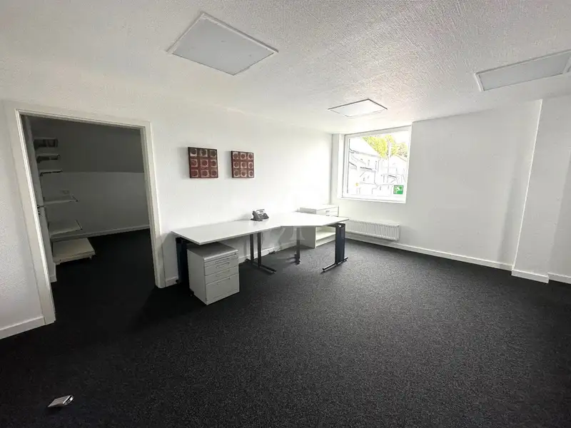 Modernized Historic Office Building Near Clinics in Lüdenscheid with Flexible Spaces and Parking