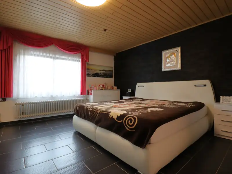 Restaurant and Guest Accommodation with Owner's Apartment in Modernized Facility