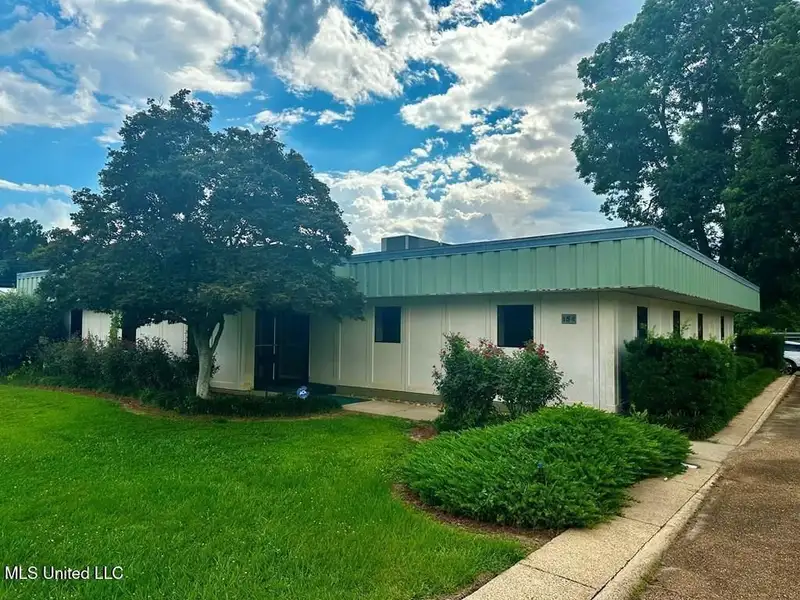 Office Building for Sale or Lease Near Port - 4100 Sq Ft with Conference Room and Parking