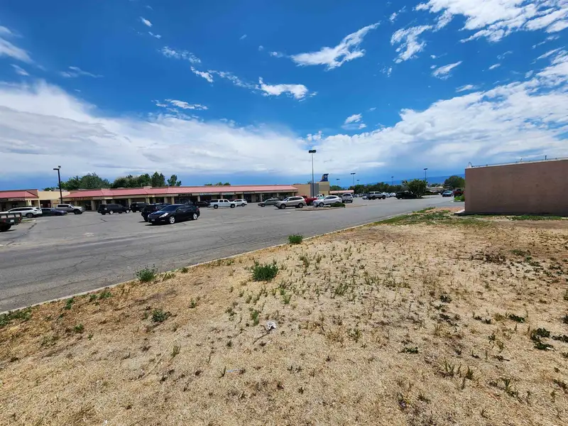 Customizable 1,955 Sq Ft Retail Space in Clifton Shopping Center with High Foot Traffic