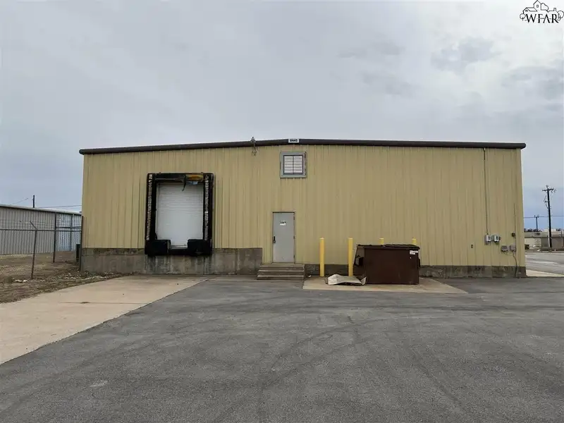 Warehouse Space with Offices and Loading Docks on 1.5 Acres, Convenient Location