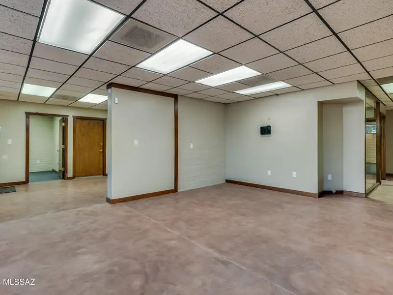 2,975 Sqft Office Space for Sale in Prime Broadway and Wilmot Location with Parking Lot