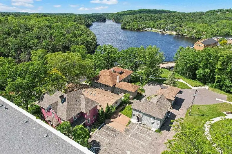 Turnkey B&b and Event Center in Wisconsin Dells with 17 Guest Suites