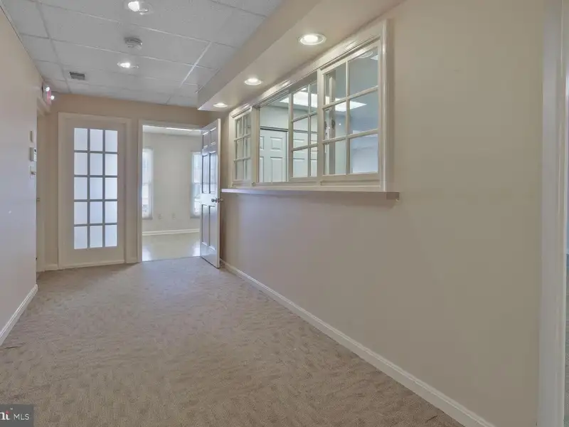 First-floor Commercial Office Suite in Desirable Ellicott City Location