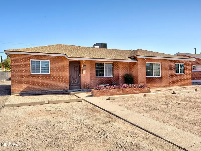 Prime Office Space in Central Tucson with High Visibility and Convenient Amenities