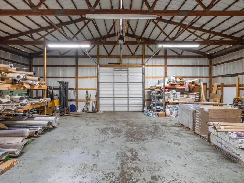 Commercial Property with Showroom and Warehouses on Us Hwy 100 W