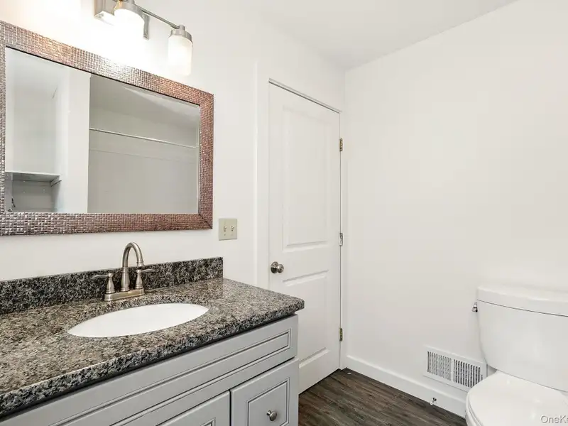 Multi-use Property with Accessory Apartment in High Visibility Location