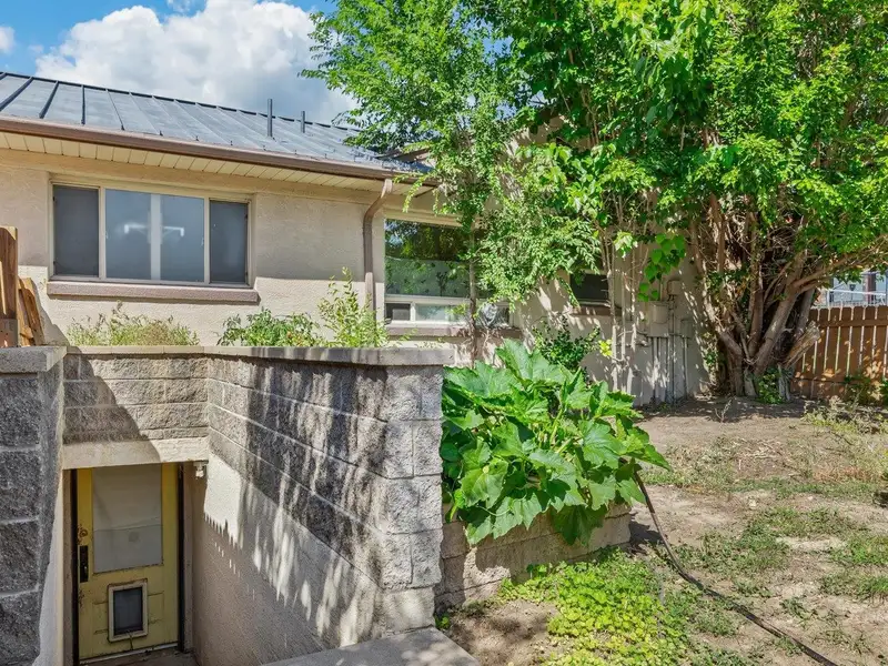 Investment Opportunity: Four Suite B&b in Montrose, Colorado with 7.2% Projected Cap Rate