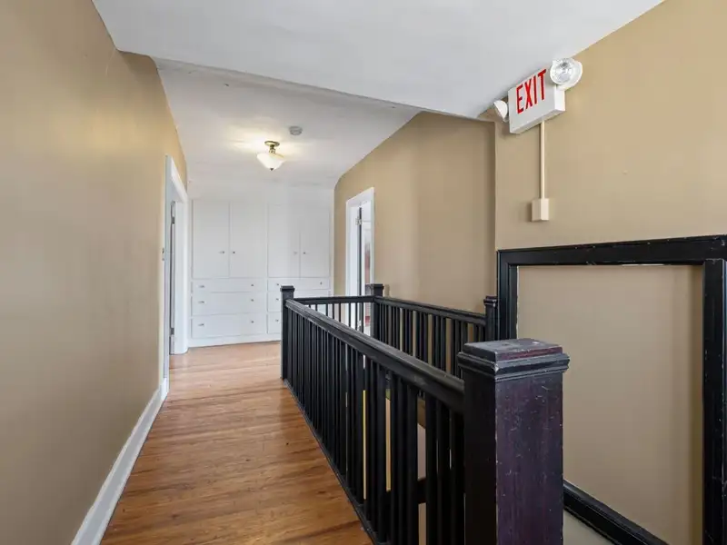 Historic Bungalow with Detached Unit on High-traffic Main St, Ideal for Commercial Use
