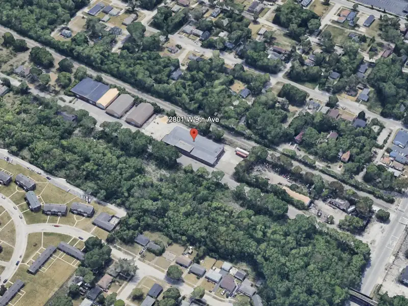 Industrial Space for Rent with Yard Access in Prime Location, 8000 Sf