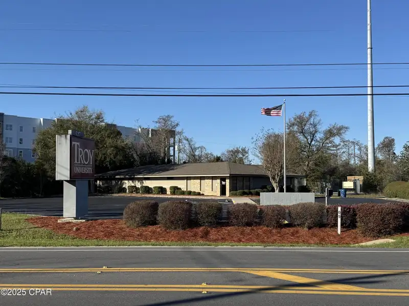 Commercial Office Building for Lease in Central Panama City, Ideal for Charter School or Medical Use