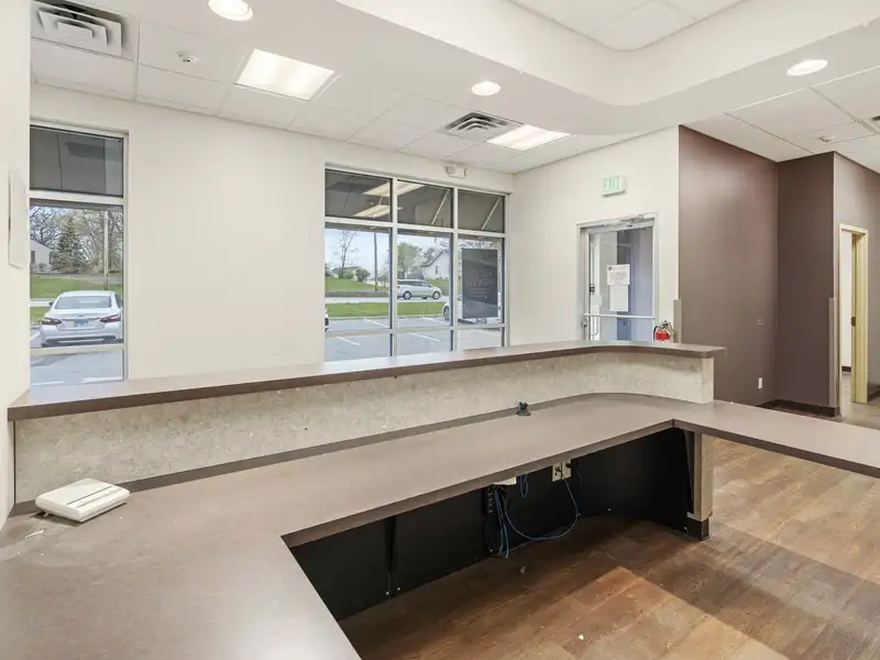 Multi-tenant Retail/office Space for Lease in Highland, in with Flexible Layout Options