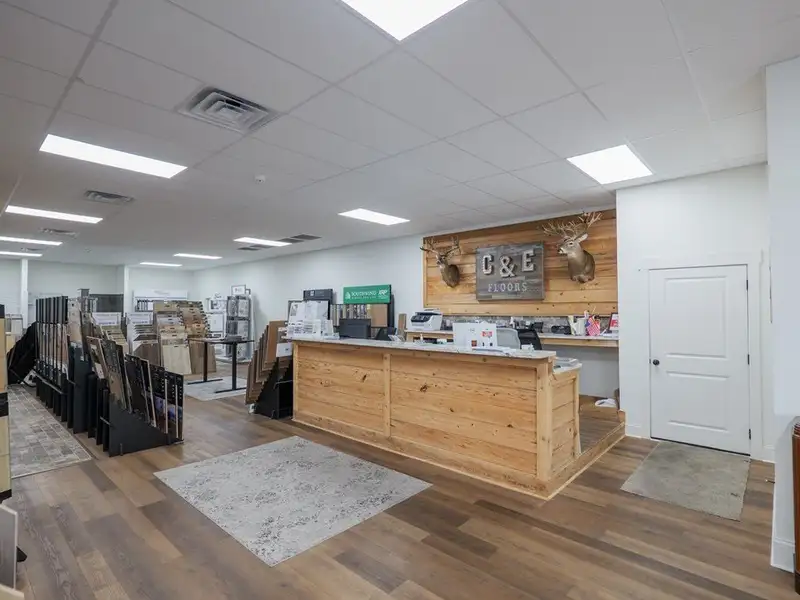 Versatile Commercial Property with Office, Showroom, and Warehouse in Lowndes County