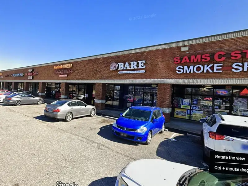 Retail Bay for Restaurant in High-traffic Area - 1400 Sf Available