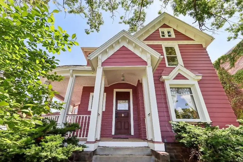 Turnkey B&b and Event Center in Wisconsin Dells with 17 Guest Suites