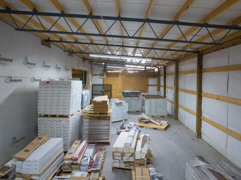 Large Commercial Building on Highway 412e in Parsons with 15,000+ Sq Ft Space