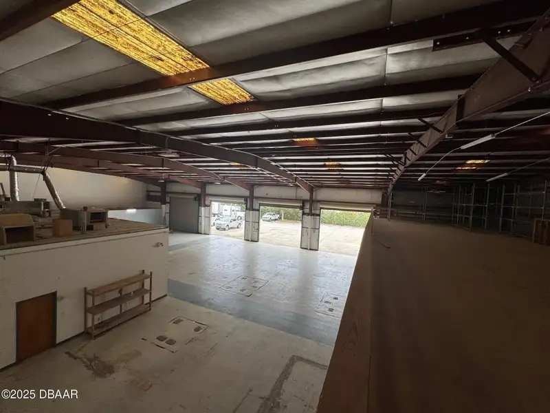Flexible Commercial Lease: 19,000 Sq Ft Available in Prime Location
