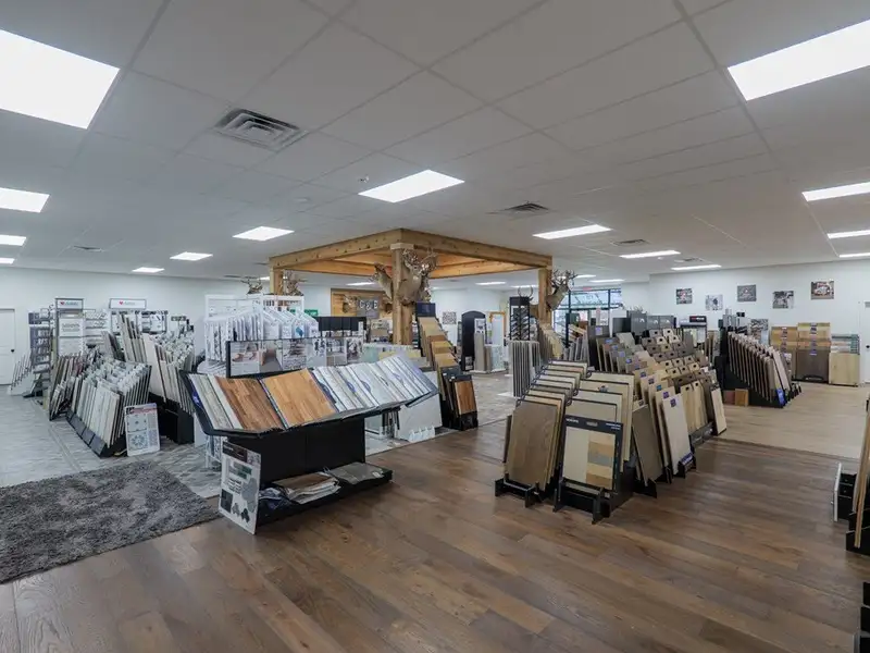 Versatile Commercial Property with Office, Showroom, and Warehouse in Lowndes County