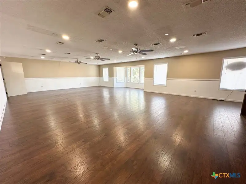 Investment Opportunity: Multi-unit Complex in Copperas Cove with Stable Tenants and Recent Updates