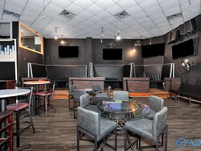Commercial Property in Mid City Huntsville - Versatile Space with Kitchen and Offices