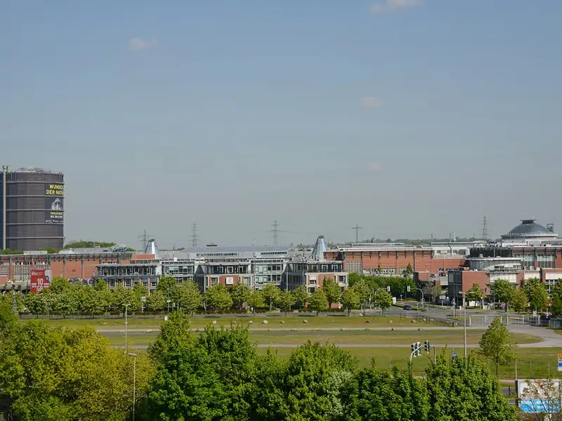 Modern Office Building with Renovated Spaces Near Centro Oberhausen, Includes Garden and Parking