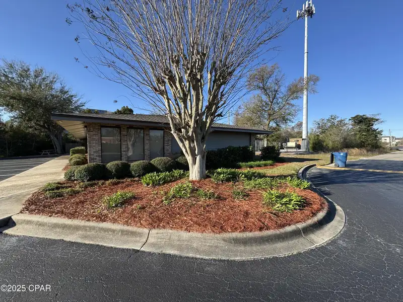 Commercial Office Building for Lease in Central Panama City, Ideal for Charter School or Medical Use