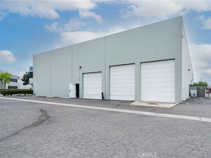 Versatile 21,447 Sq Ft Industrial/office Property in Orange's Thriving Commercial District