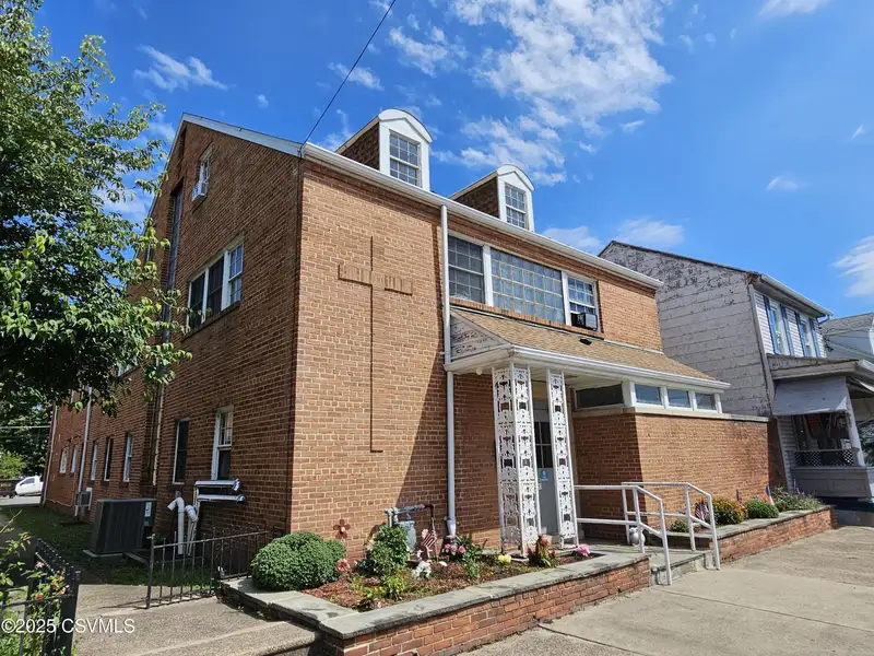 14-unit Residential Building with Shared Facilities and On-site Laundry