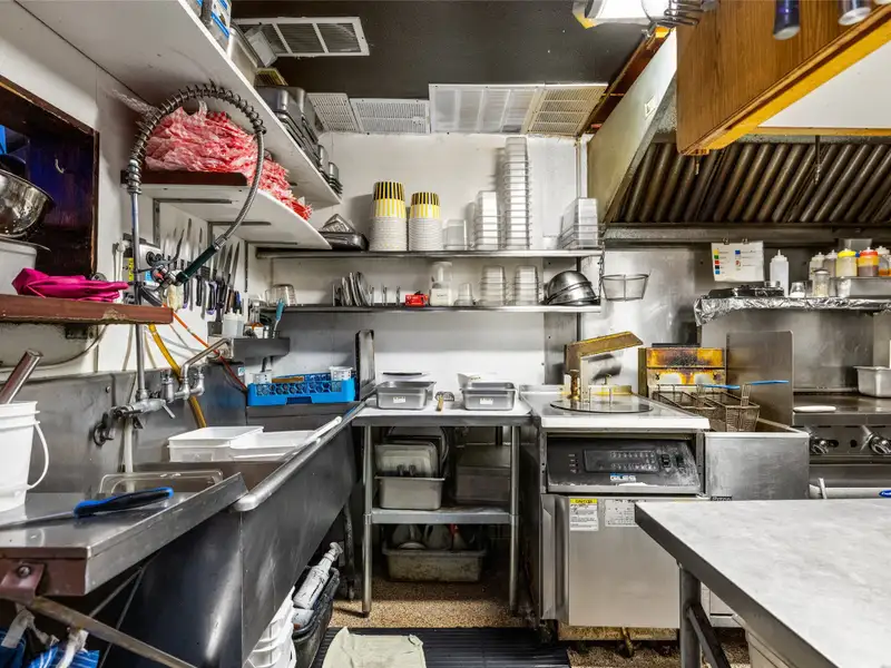 Historic Del's Bar & Grill: Profitable Lakeside Business in Somers, Mt with Liquor License