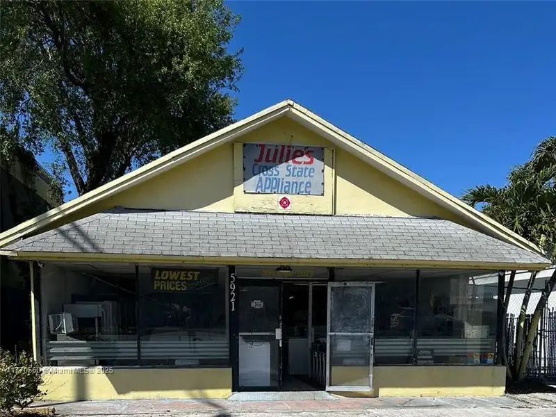Freestanding Commercial Building with Large Lot on West Hallandale Beach Blvd
