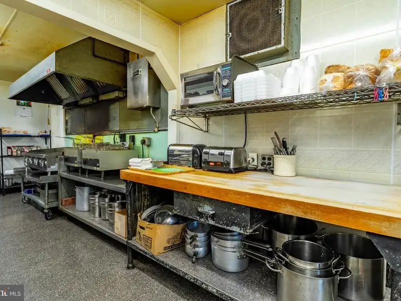 Established Restaurant with Commercial Kitchen and 120+ Seating in Hardy County