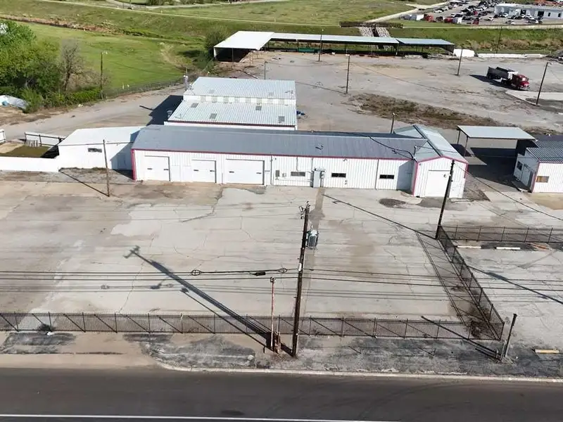 10.264-acre Commercial Property with Showroom, Warehouses, and Ample Parking on Jacksboro Hwy