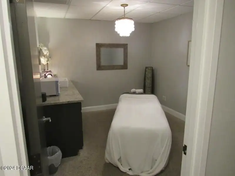 Renovated Medical Suite in Prime Ormond Beach Location with Multiple Treatment Rooms