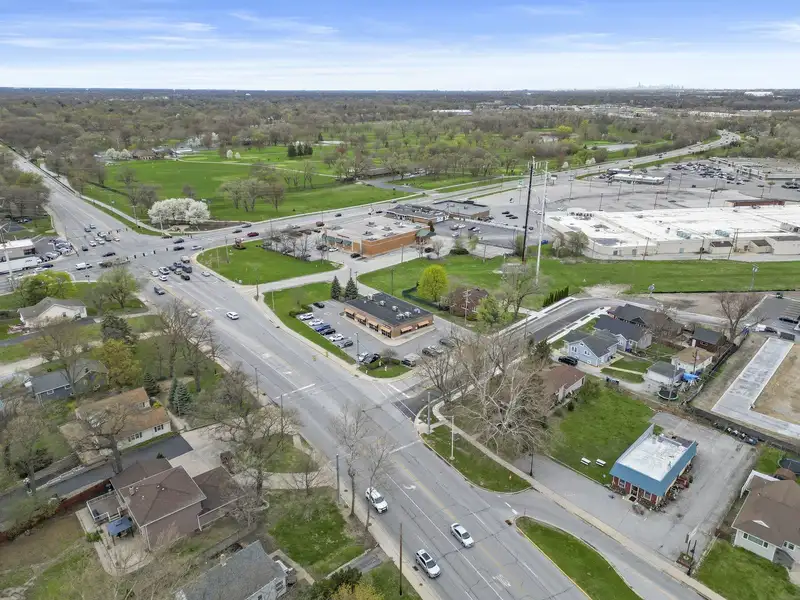 Multi-tenant Retail/office Space for Lease in Highland, in with Flexible Layout Options