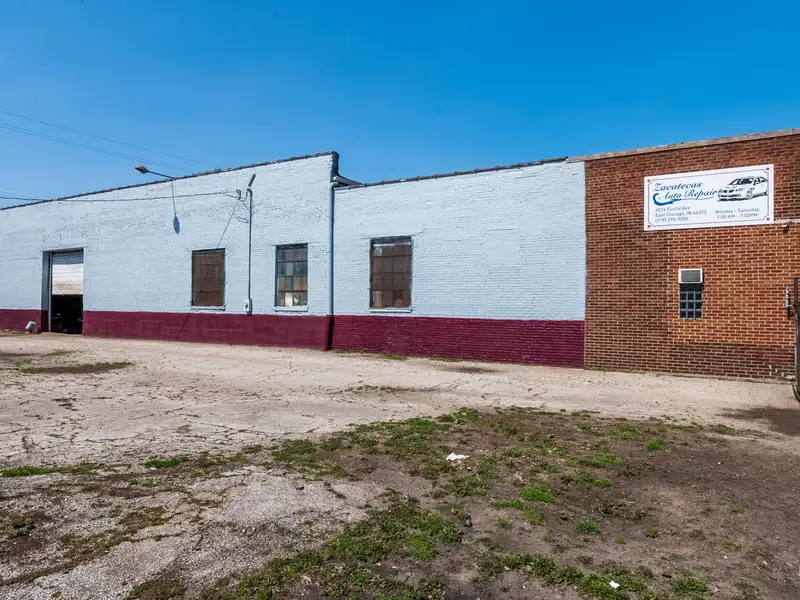 Mixed-use Property with 1-bedroom Apartment in Well-maintained Building