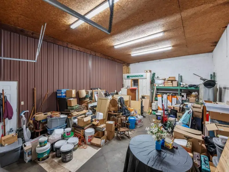 Commercial Property with Showroom and Warehouses on Us Hwy 100 W