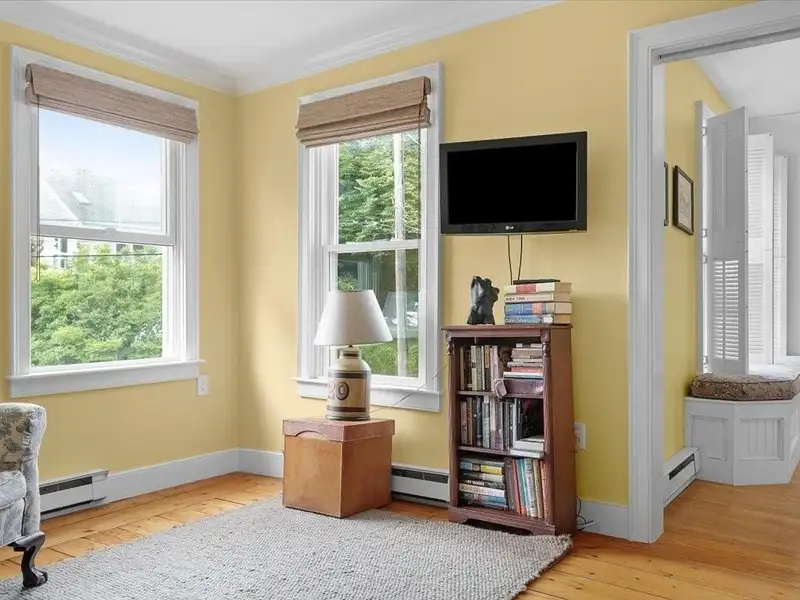 Distinctive Victorian Guest House in Jamestown with 7 Ensuite Bedrooms and Water Views