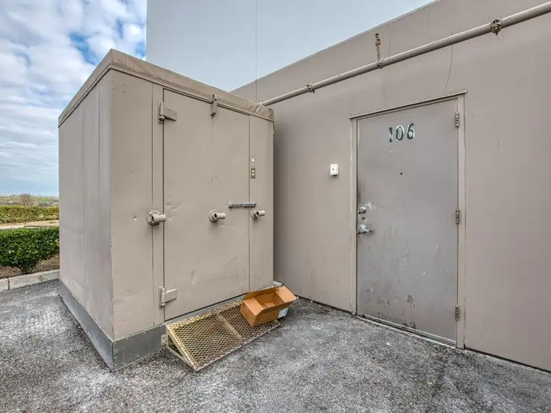 Restaurant Location for Sale with Equipment, Lease Transfer, and License in Palm & Nees Ave
