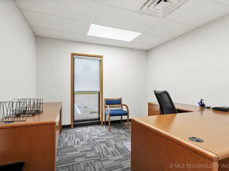 Commercial Office Building for Sale or Lease in Broken Arrow Business Corridor