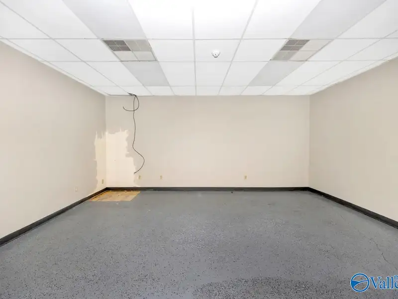 Flexible Industrial Property with 3 Buildings on 6 Acres in Huntsville, Al