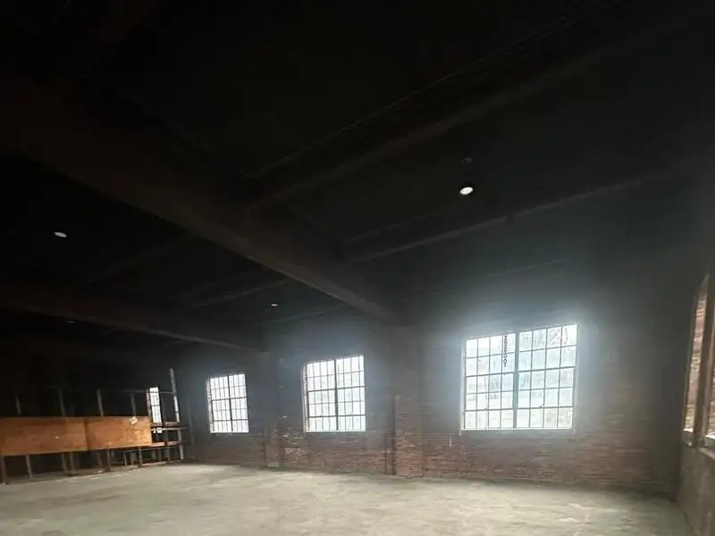 Industrial Building with 6 Bay Truck Repair Facility on 1.47 Acres Near Downtown