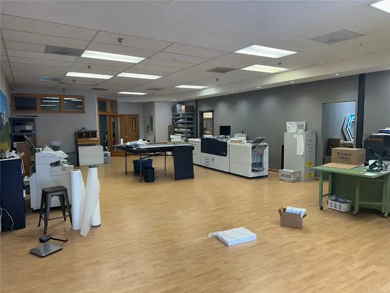 Retail Unit for Lease in High-traffic Business Center with Ample Parking