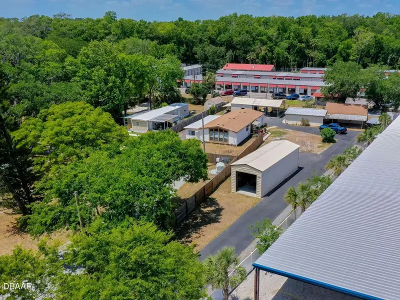 Mixed-use Property: Light Industrial and Residential Lots with Expansion Potential in Prime Location