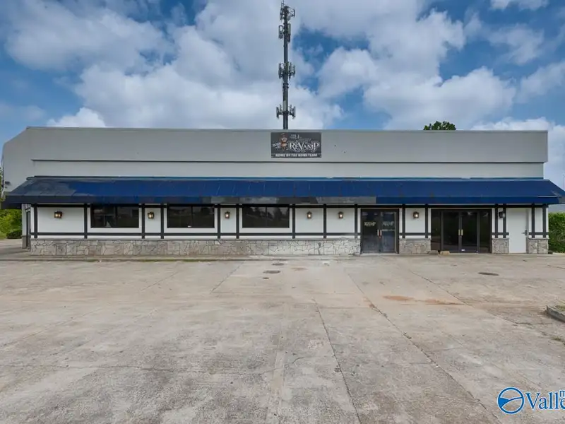 Commercial Property in Mid City Huntsville - Versatile Space with Kitchen and Offices