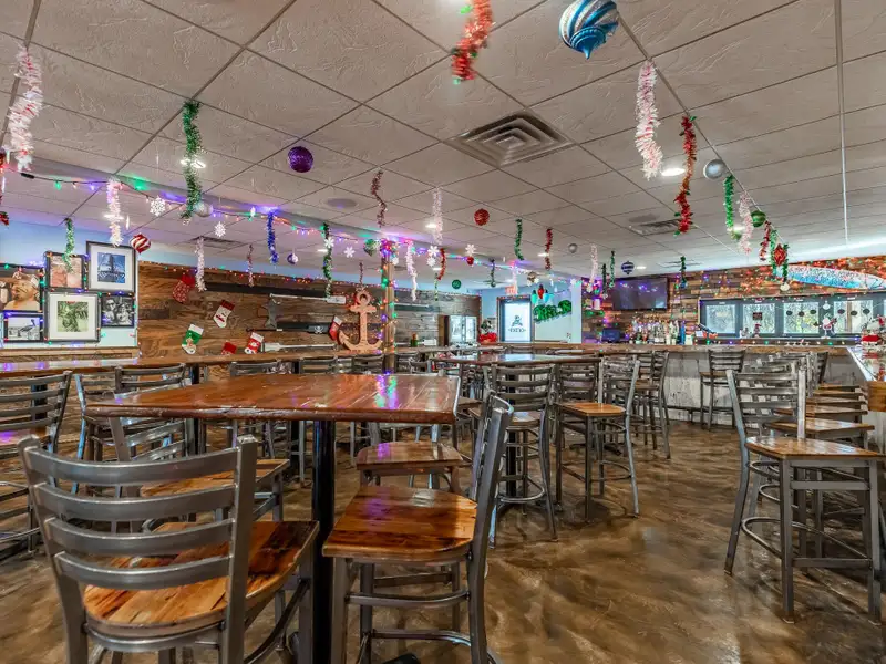 Renovated Commercial Building with Land for Sale in Central Location, Ideal for Restaurant