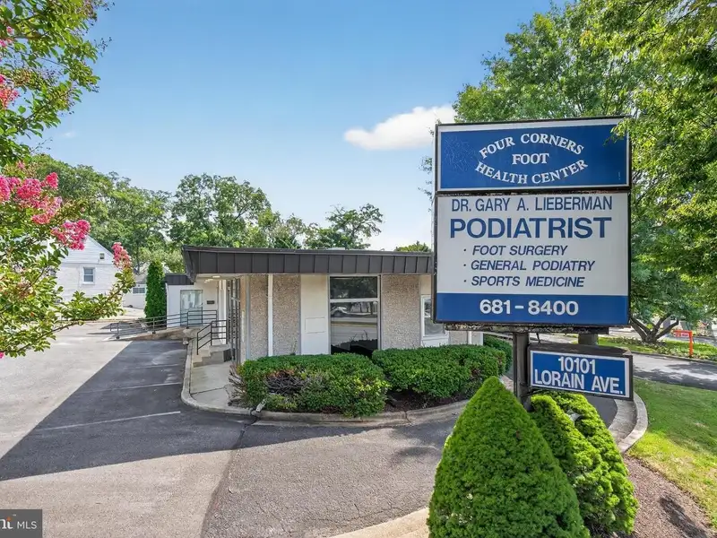 Versatile Commercial Property in Northwood Park, Ideal for Offices, Retail, or Light Industrial