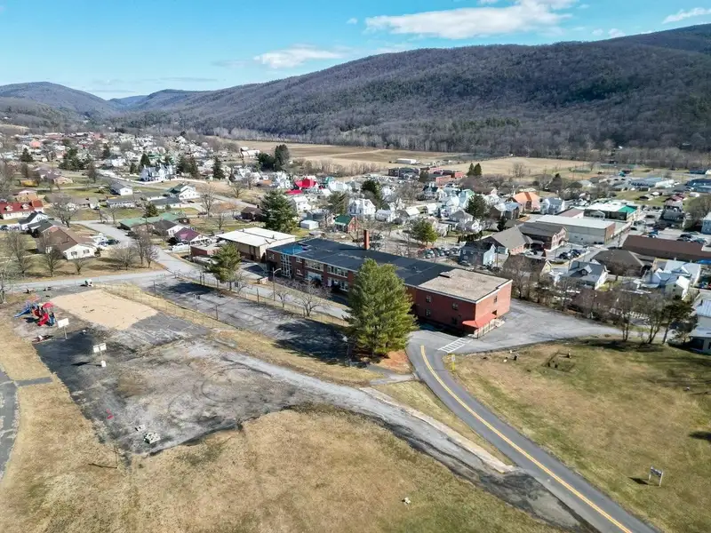 Expansive 44,962 Sf Property on 5 Acres in Historic Franklin - Versatile Development Opportunity