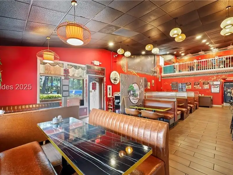 Mid-island Restaurant for Sale Near Palmetto Dunes with Outdoor Dining Area