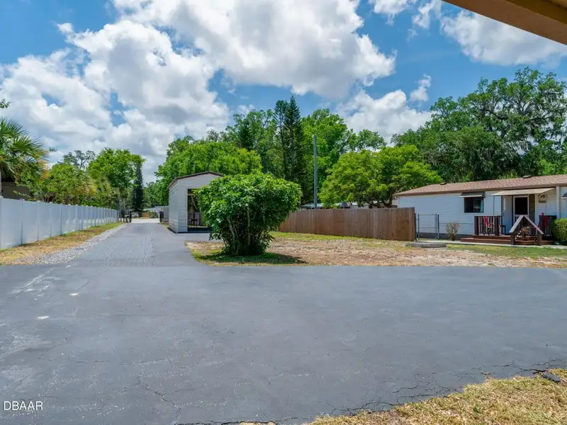 Mixed-use Property: Light Industrial and Residential Lots with Expansion Potential in Prime Location