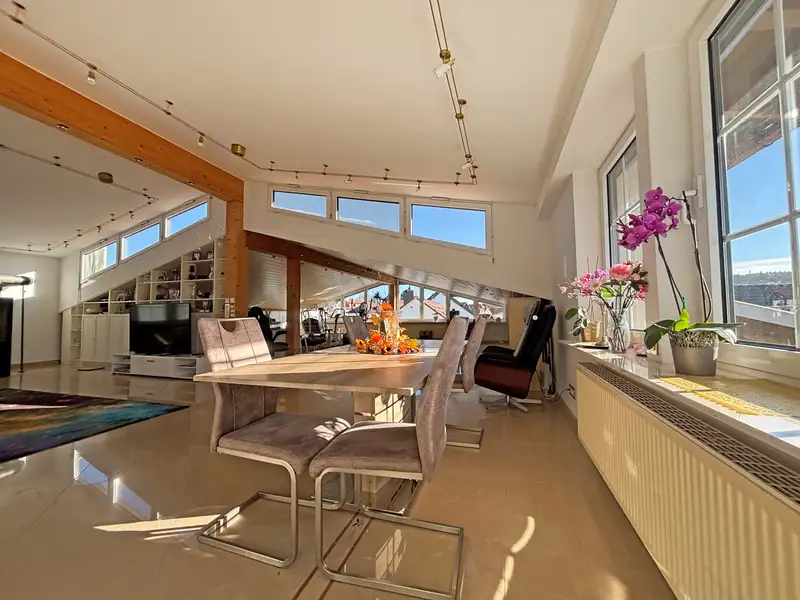 Modernized Detached House with Commercial Space in Family-friendly Location